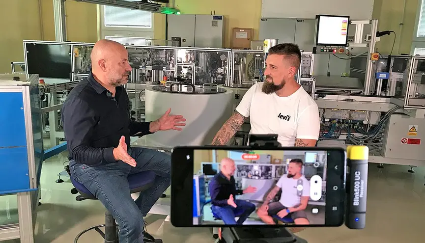 Rozhovor s v&yacute;robn&iacute;m technologem před kamerou