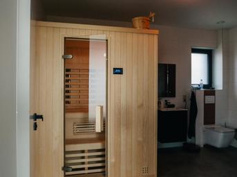 Domácí wellness místnost se saunou