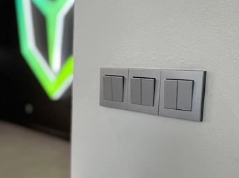 Dvojvypínače Levit v trojrámečku